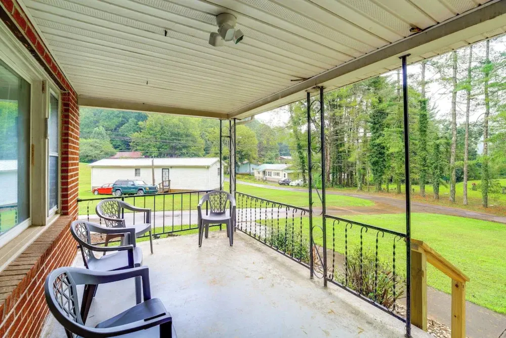 1 Mi to Virginia Creeper Trail: Serene Family Home