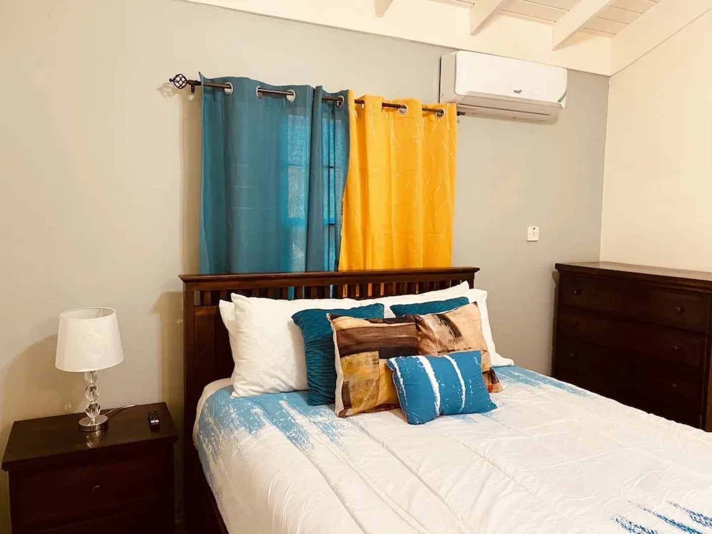 Jhadano Villa 3BR Pool Shuttle 3 Mins to Beach