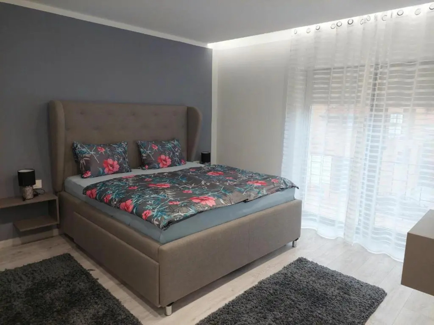 Blue Central House, curte proprie