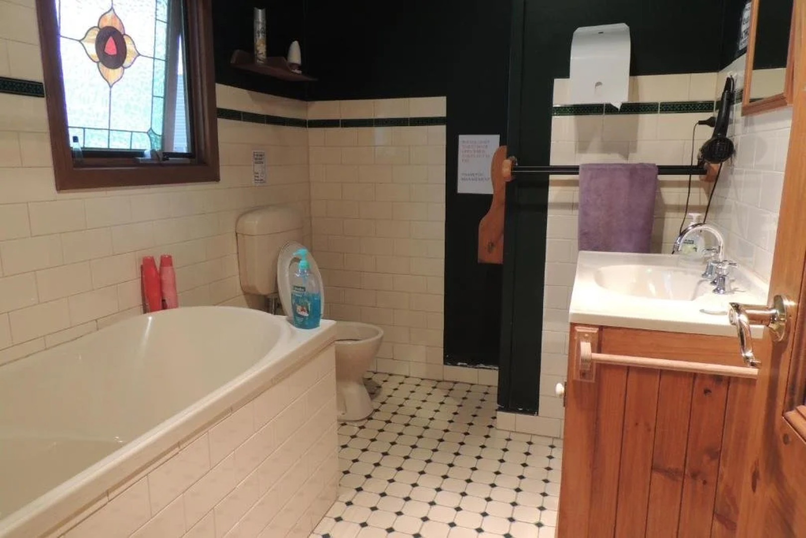 Wozza's B&B and Vault Cafe