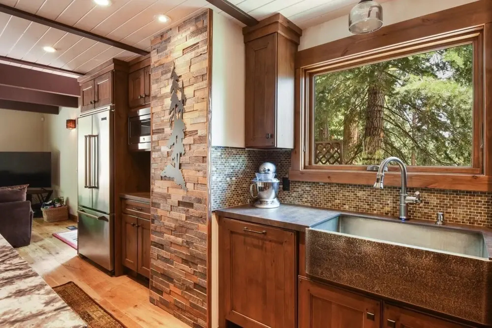 Canterbury Luxury Chalet - Hot Tub, Backs To Forest 3 Bedroom Home by Redawning