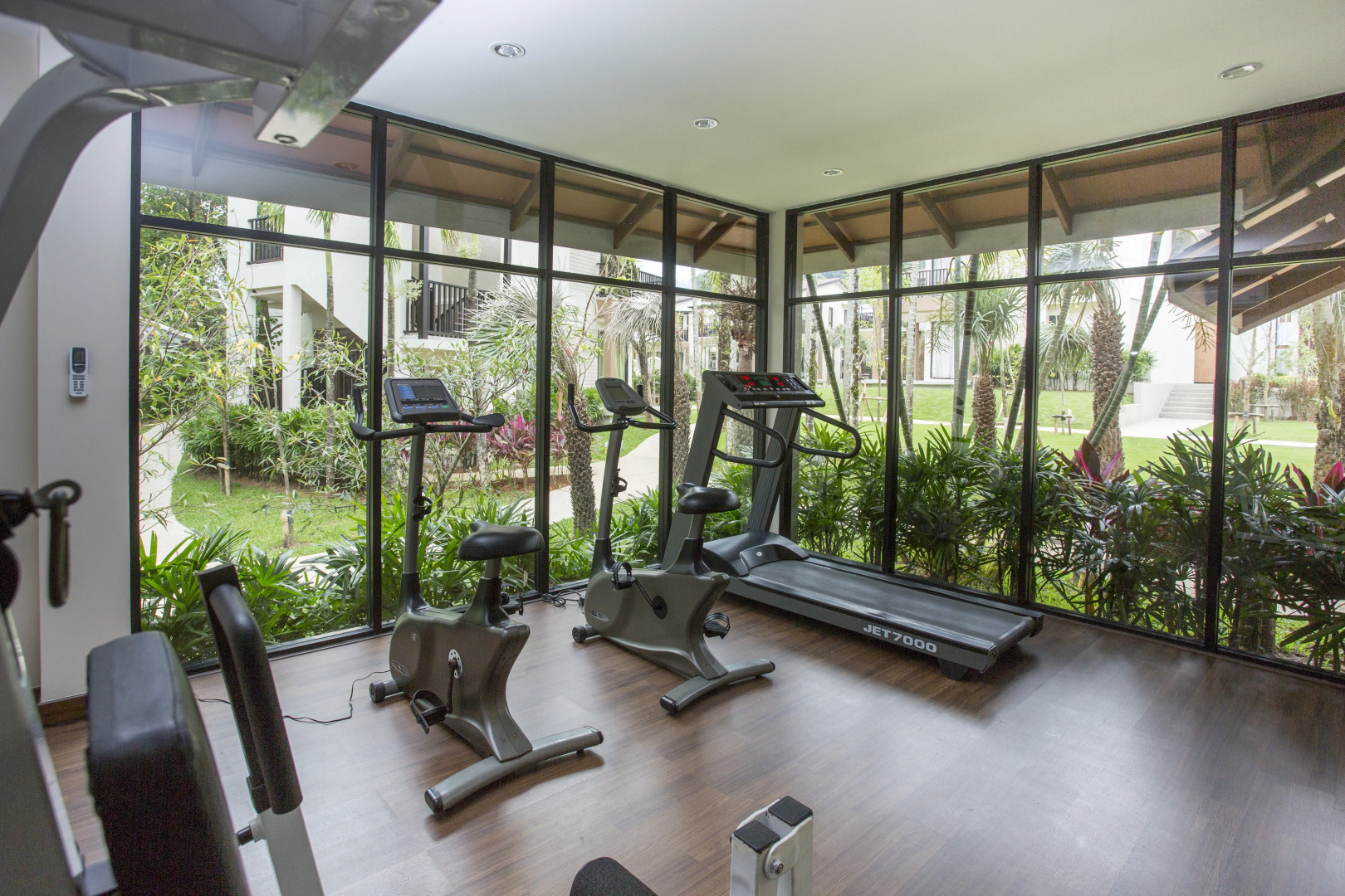 The Leaf On The Sands by Katathani