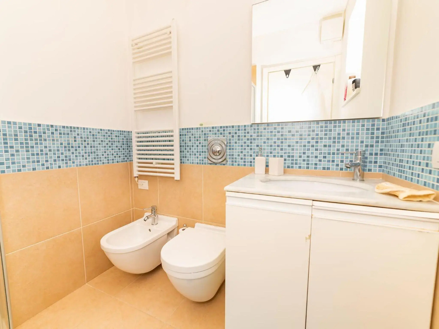 Albatros - swimming pool with sea view and small terrace