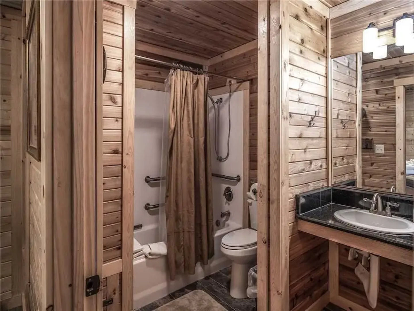 Eagle Creek Complex, Six Cabins, Indoor Heated Pool, Sleeps 28