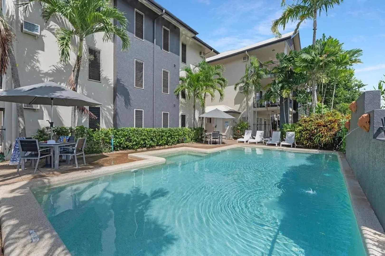Bay Village Tropical Retreat & Apartments