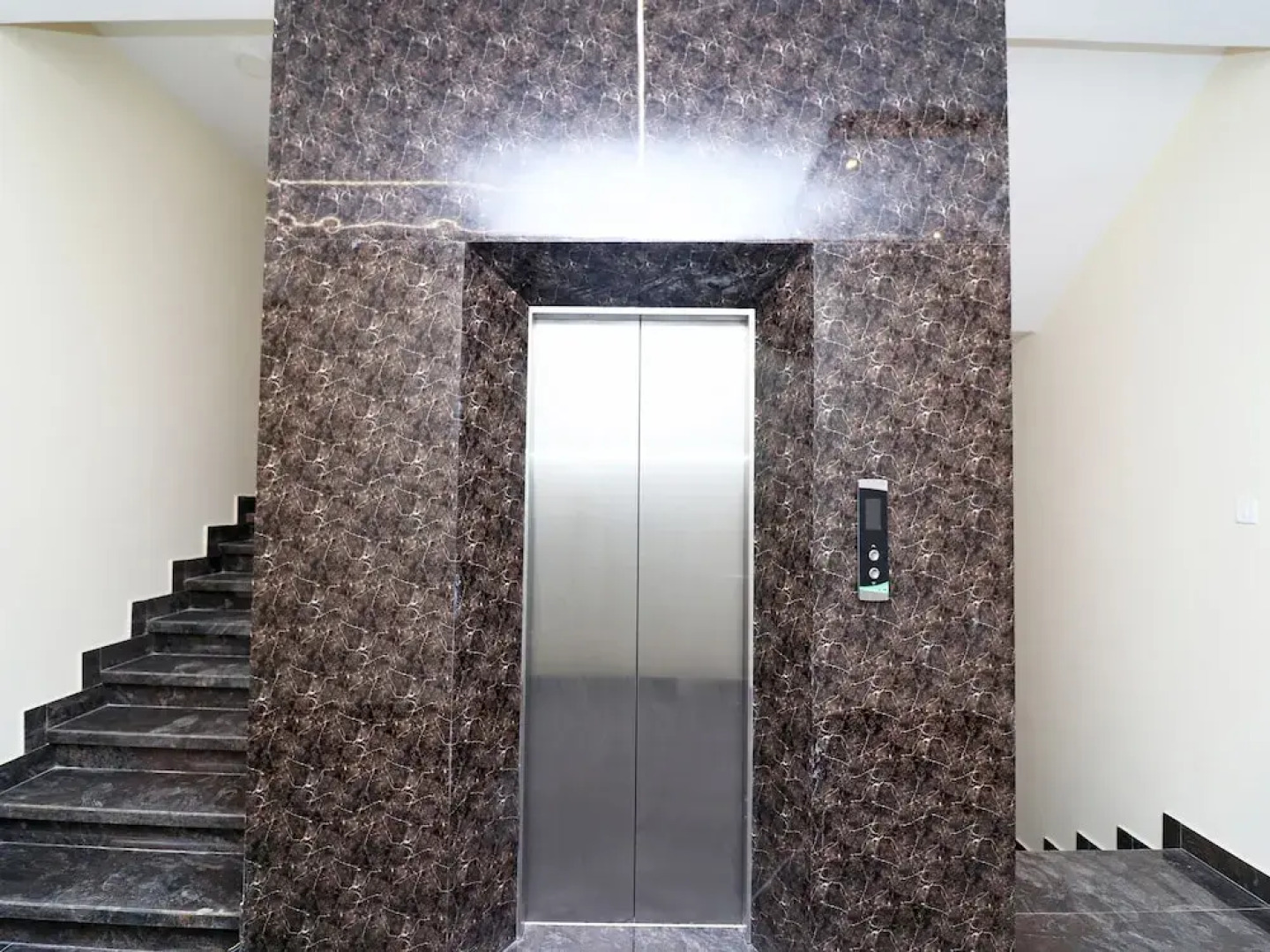 Capital O 19916 The Grand Tilak