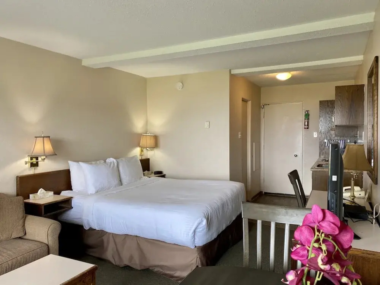 Sea Edge Beachside Hotel