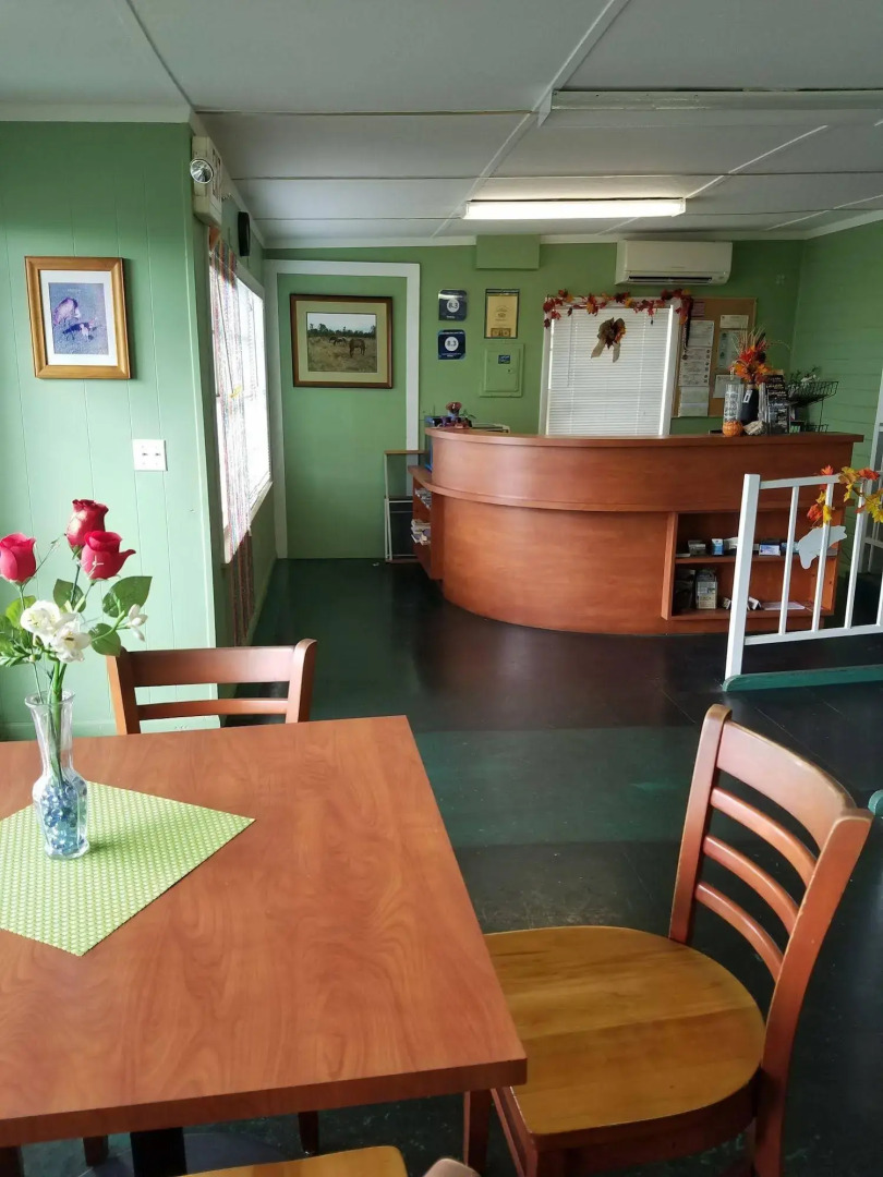 Lakeside Inn and Cafe