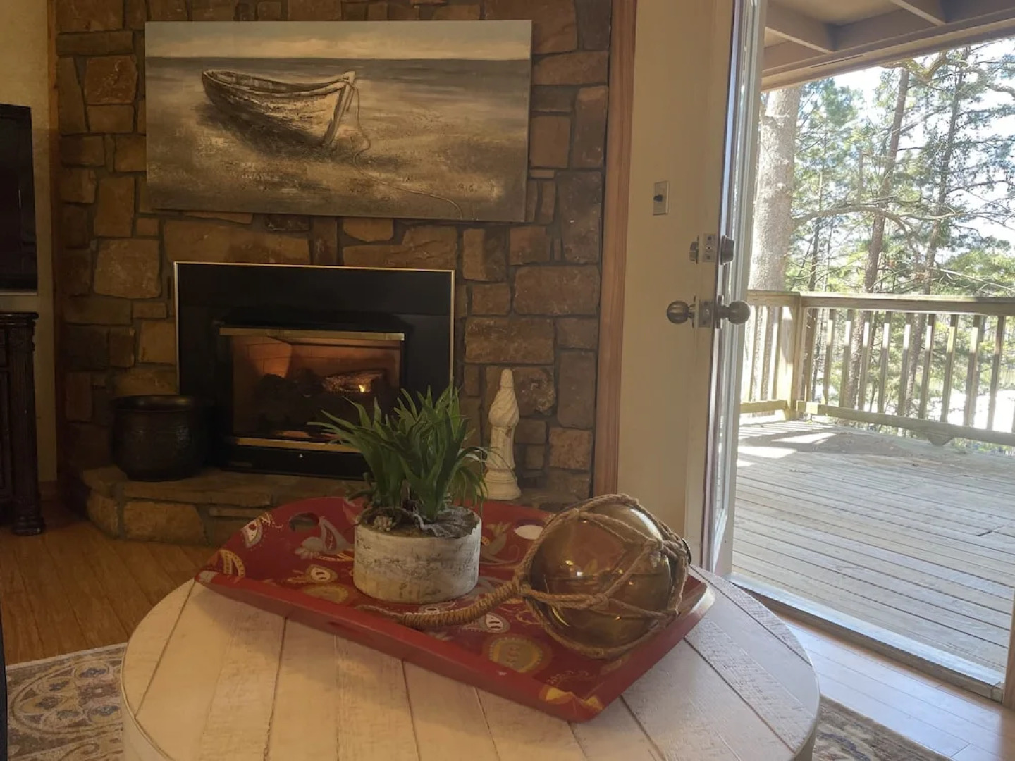 Mountain Harbor two bedroom Lodge cottage by RedAwning