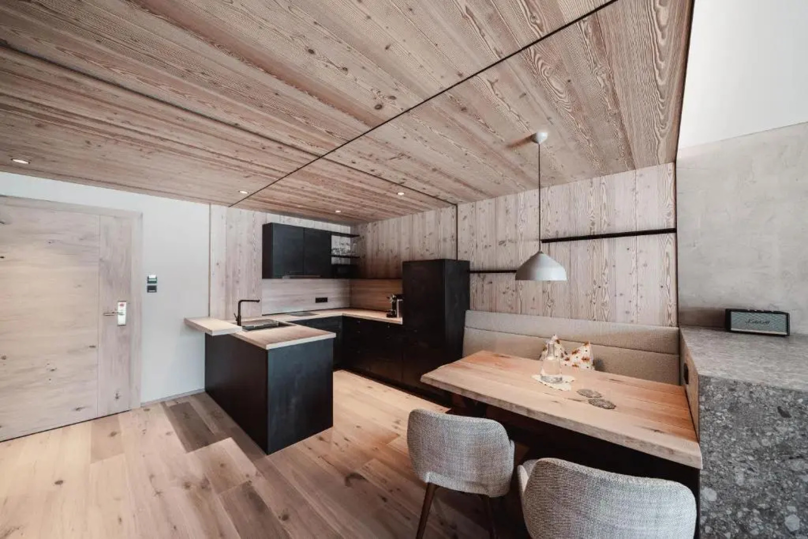 MONS suites wine passion