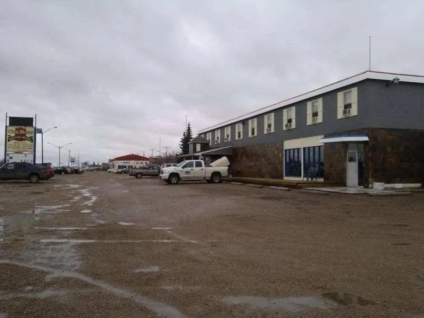 Bow Manor Motor Hotel