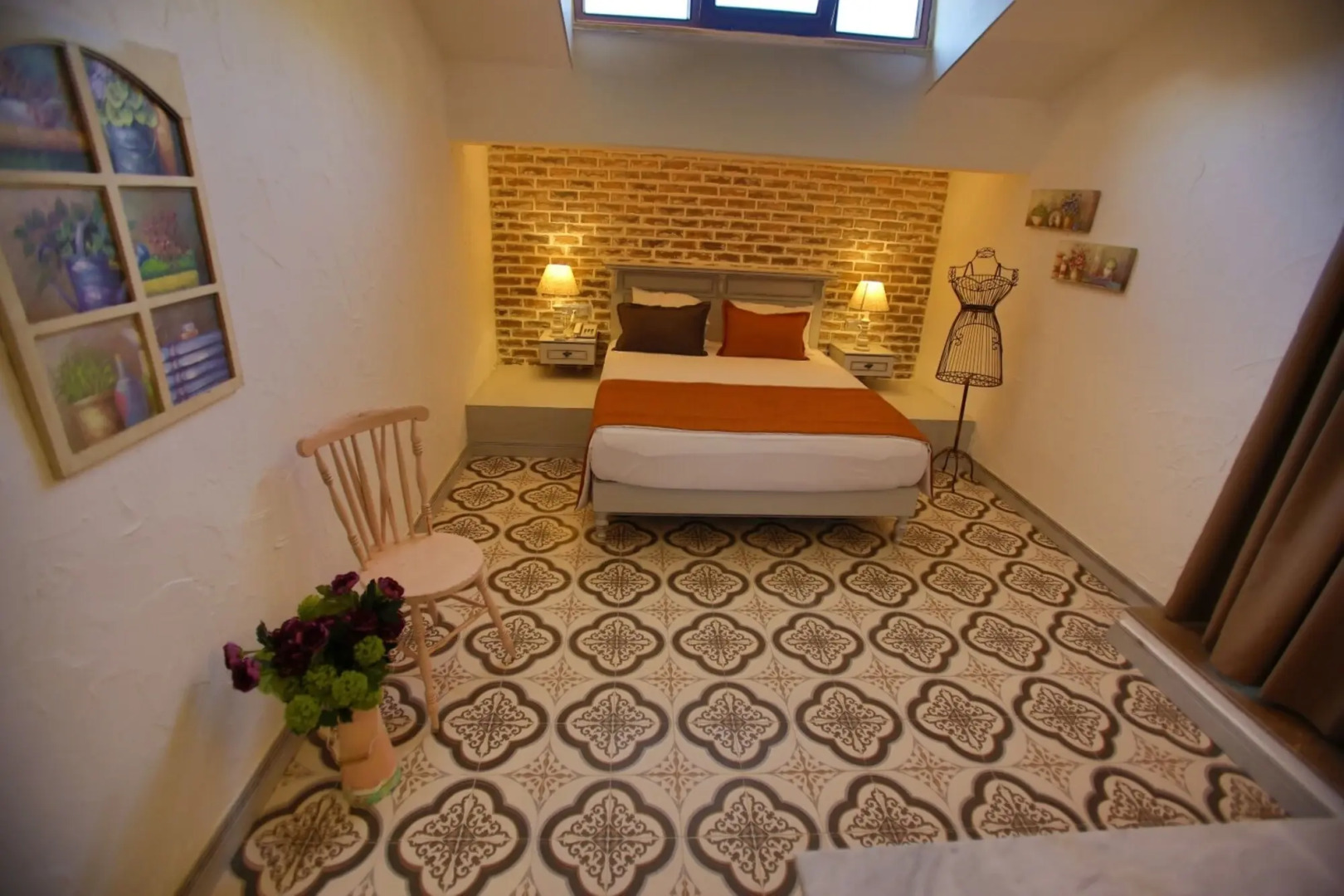 S3 Orange Exclusive Hotel