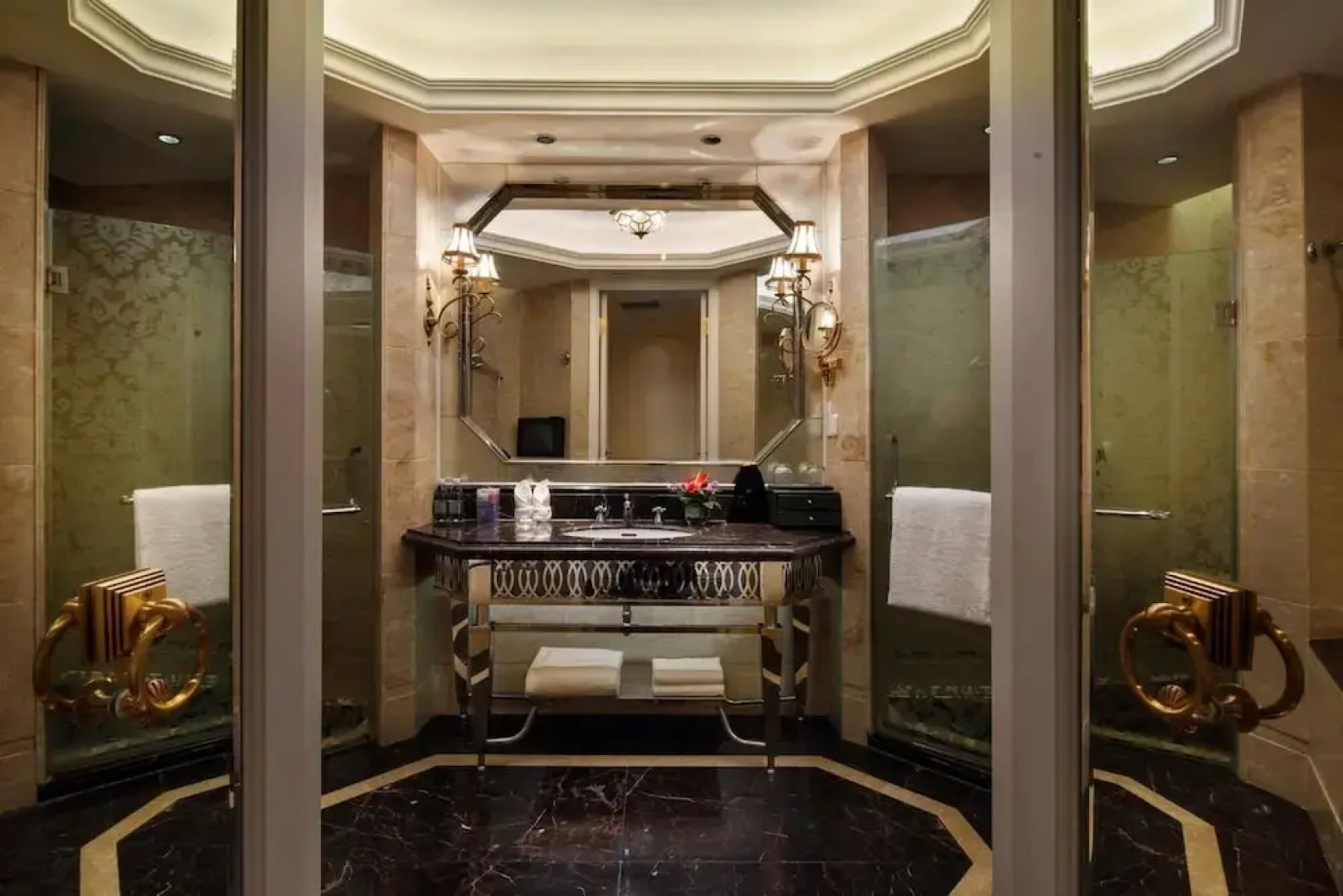 Chongqing Auwi Hotel