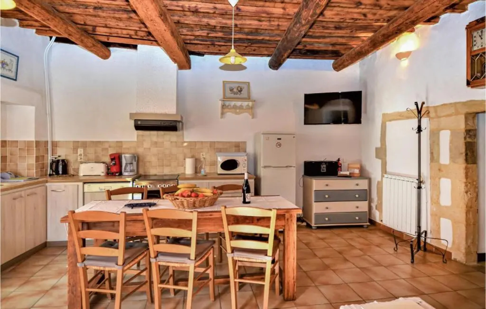Nice home in Saint Victor la Coste with 3 Bedrooms and WiFi