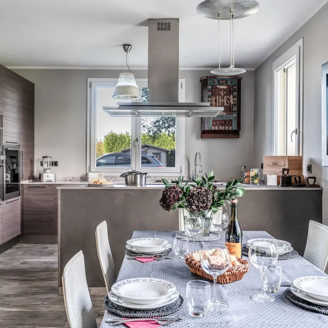 F Tale Country House