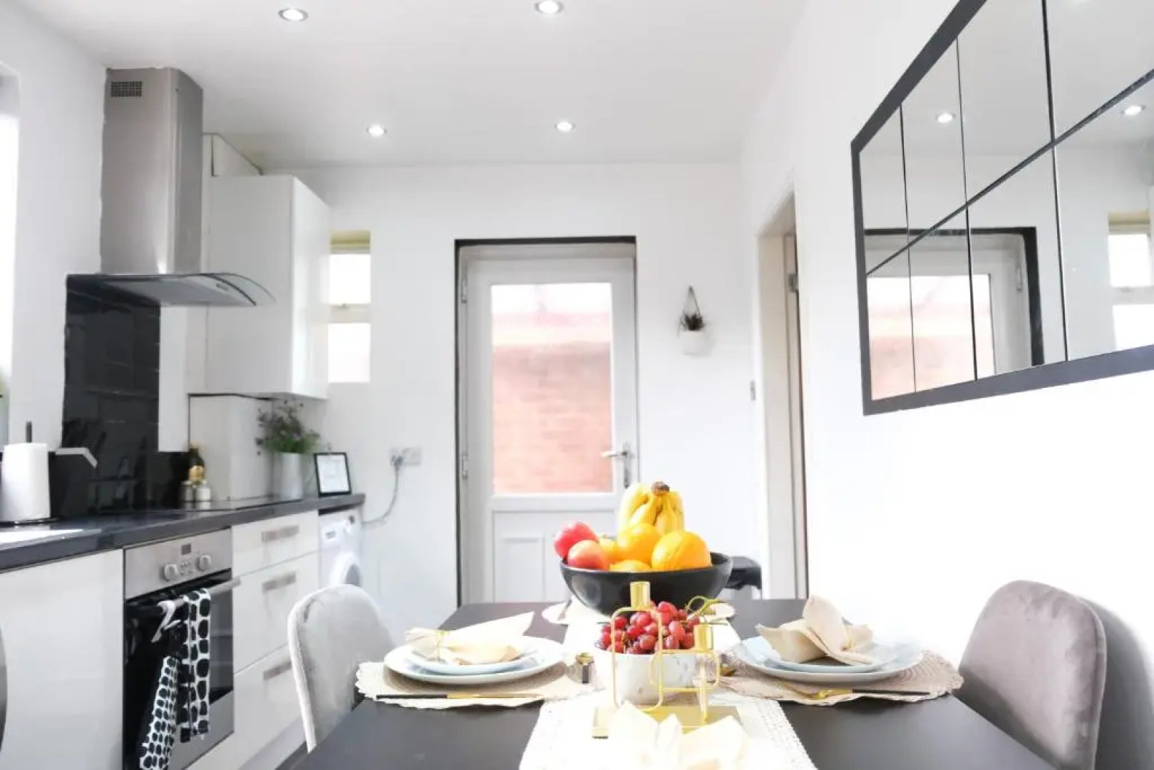 Northway House - Close to M62 and M6