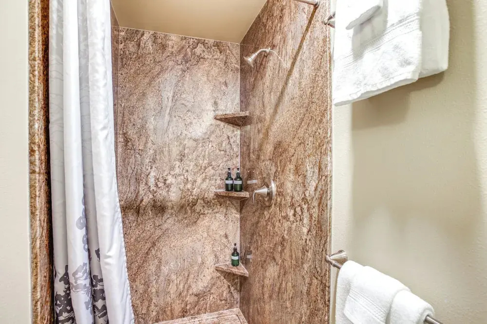 Coeur D'alene, Idaho Lake House W/beautiful Views!