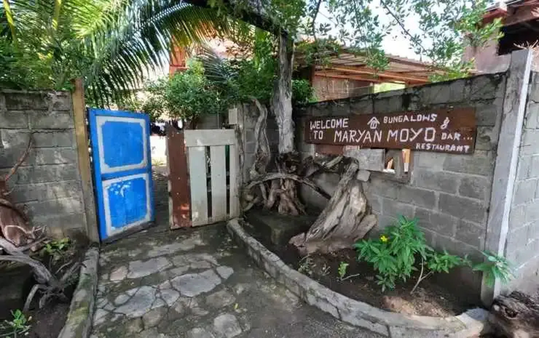 Maryan Moyo Bungalows Bar & Resto