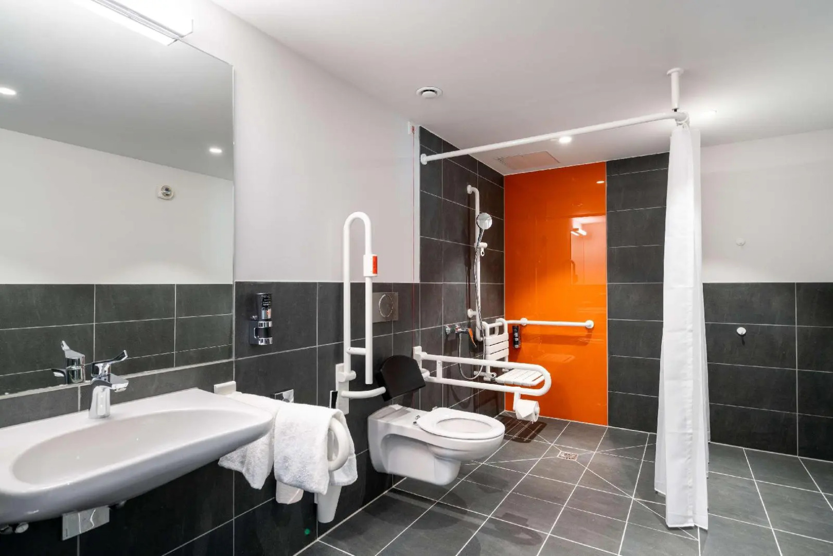 Campanile Duisburg City