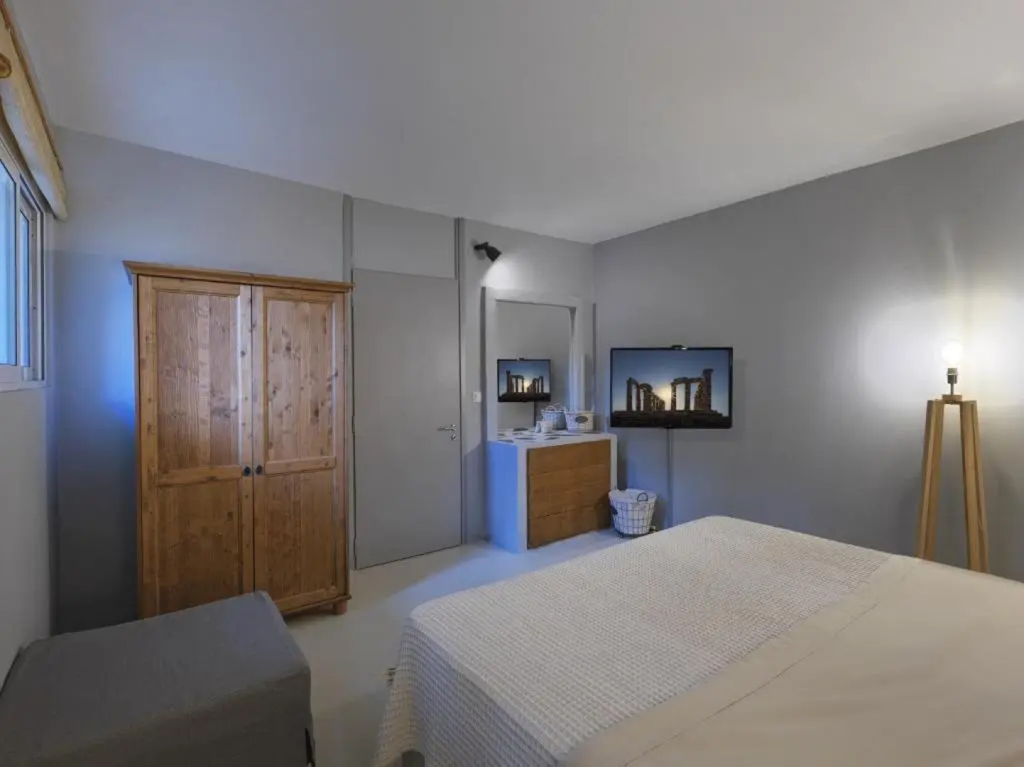 A 2BR Villa in Sounio with pool