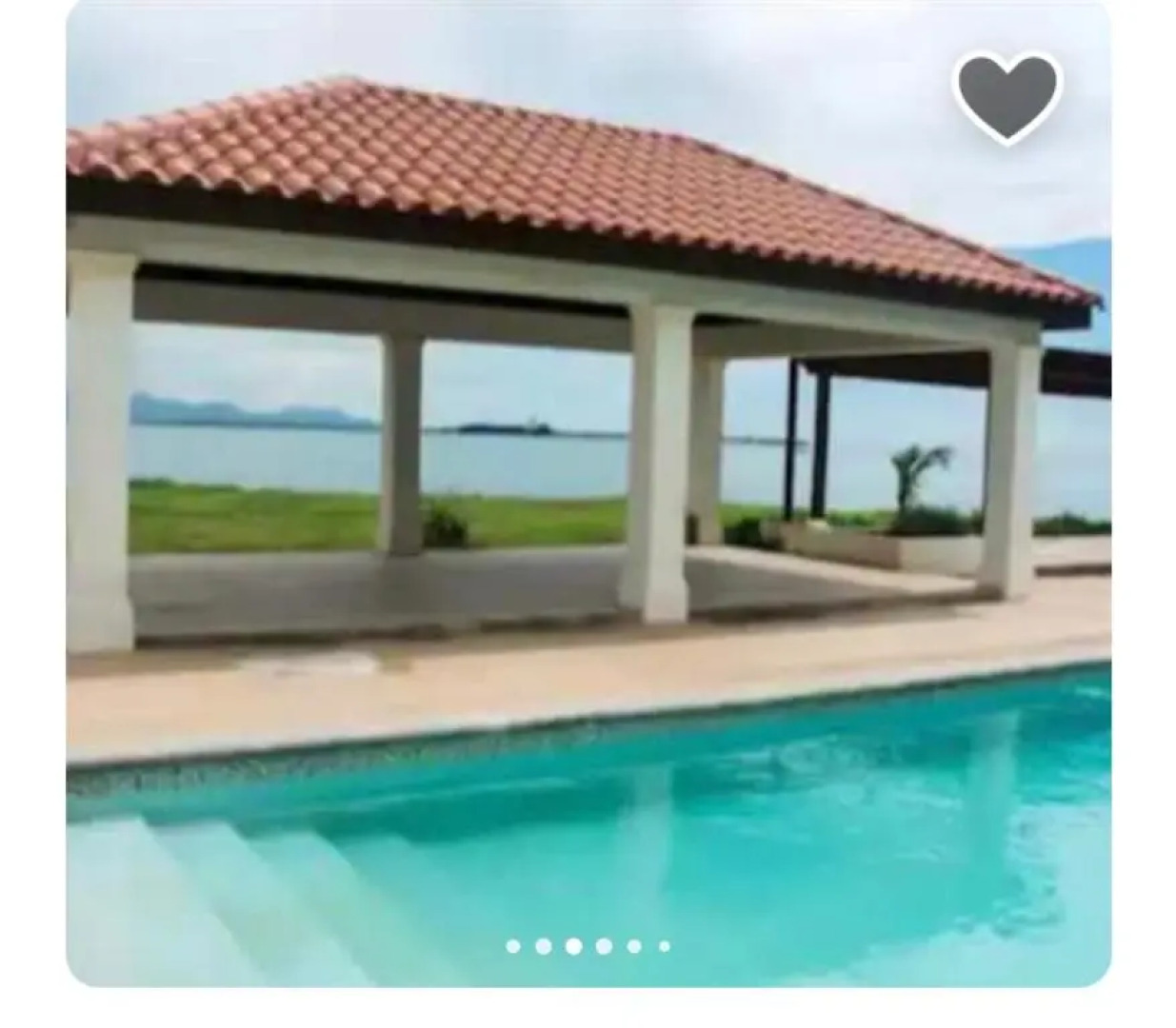 Large Luxurious Beach Front 1 Bedroom at Bayfront Villa