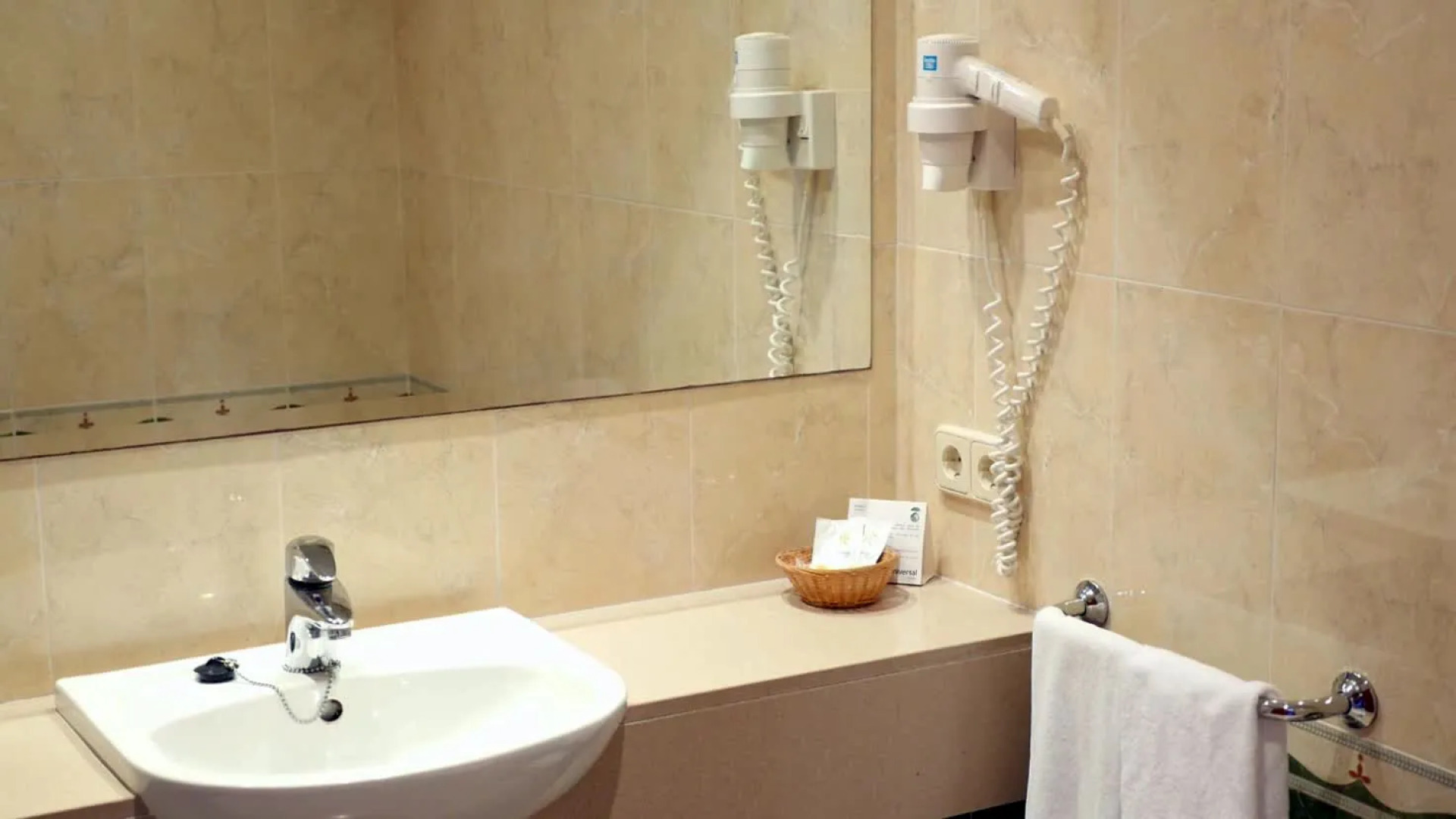 Universal Hotel Perla