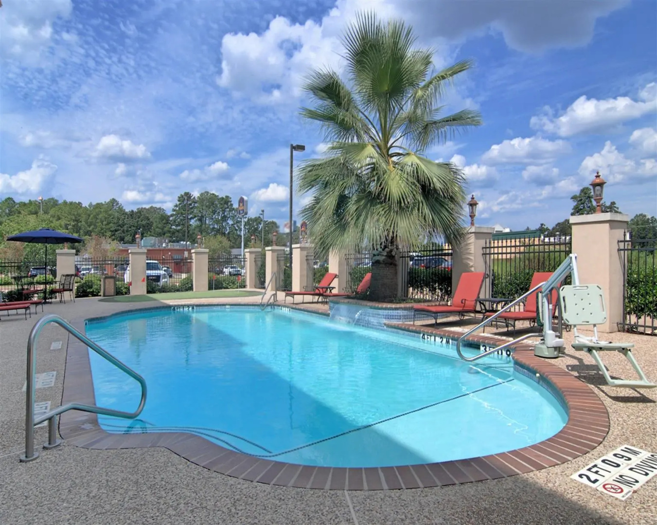 Best Western Plus Crown Colony Inn & Suites