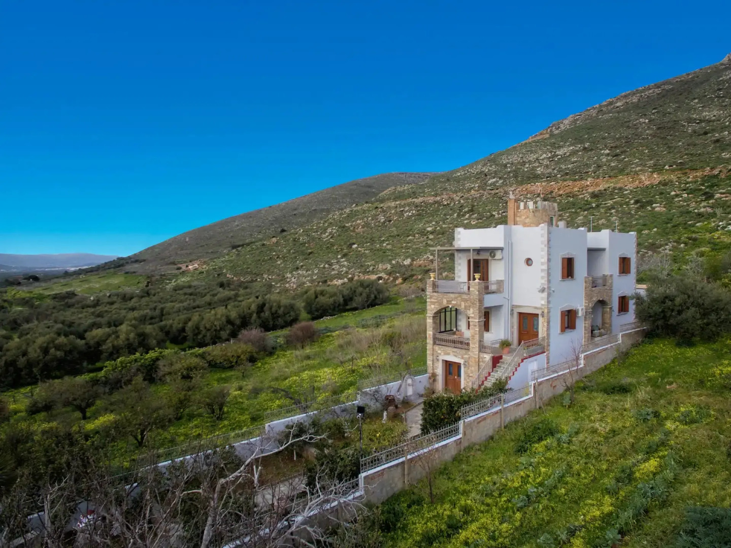 Oniropetra Luxury Suites