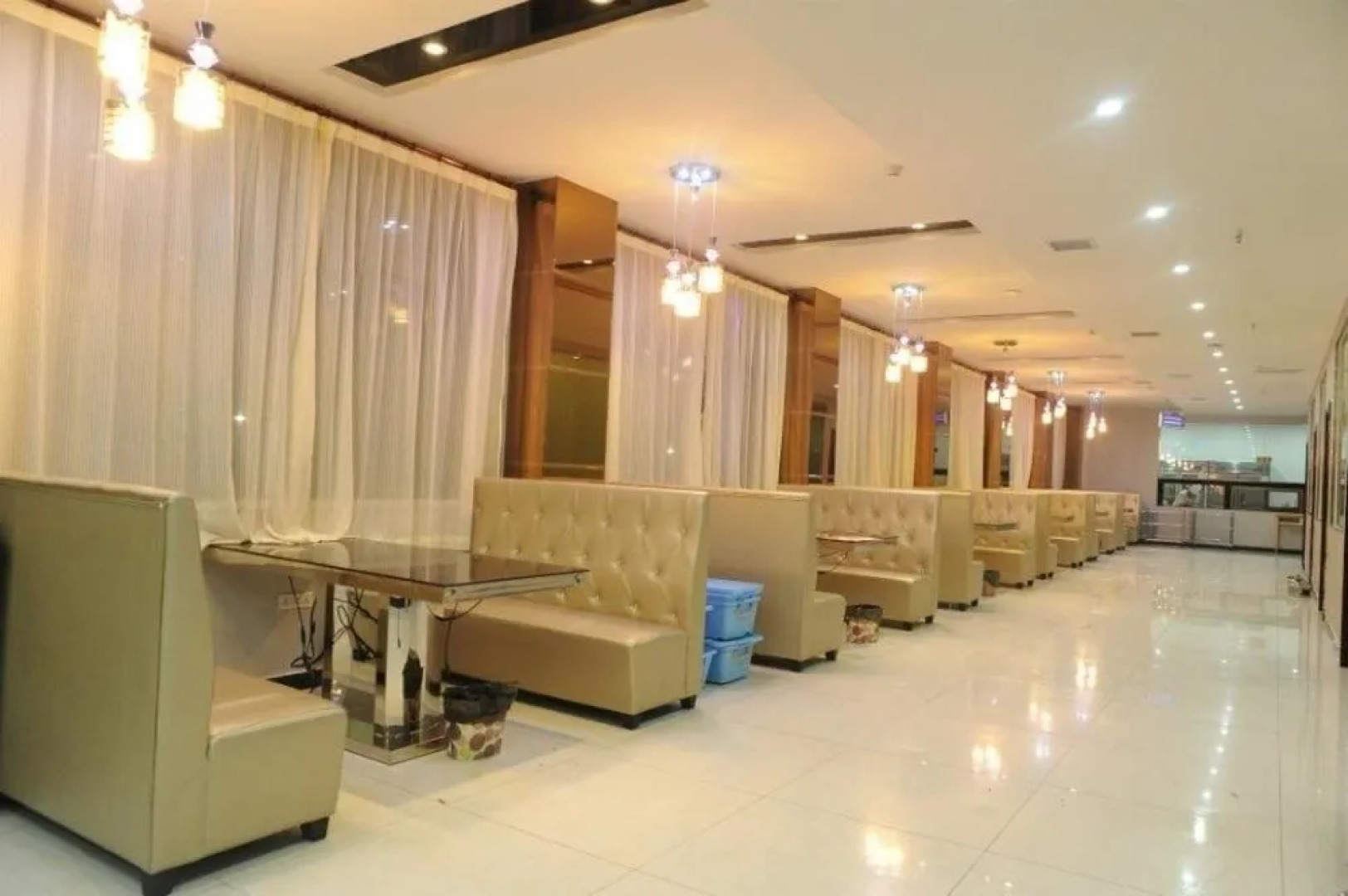 Yichuan Longsheng Business Hotel