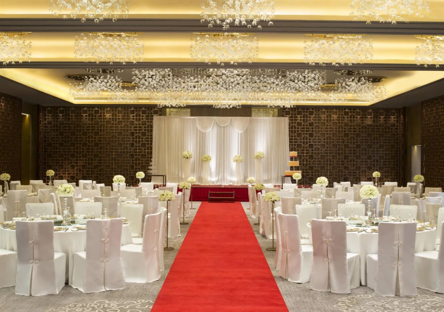 HUALUXE Shanghai Twelve at Hengshan by IHG