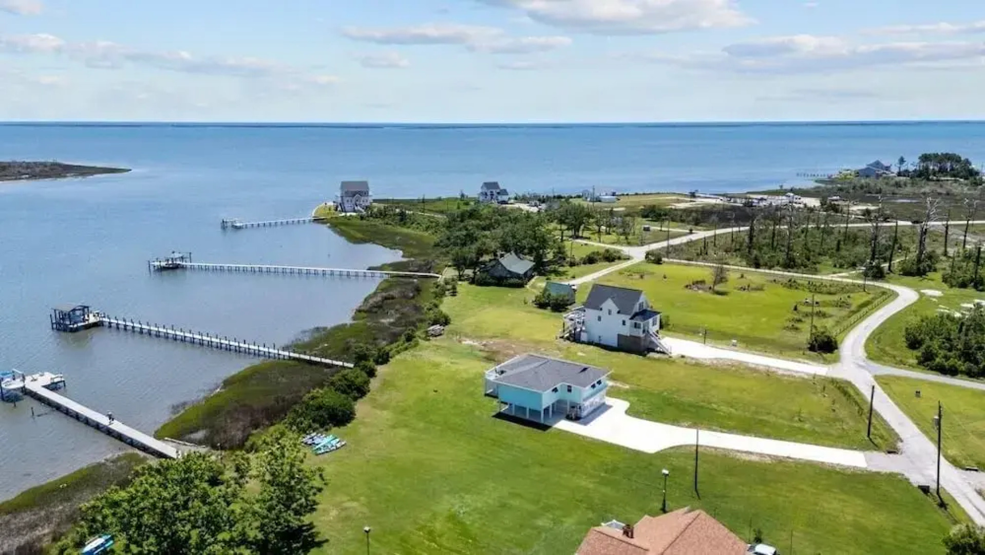 Sunrise Sound Cottage 3 Bedroom Home by RedAwning