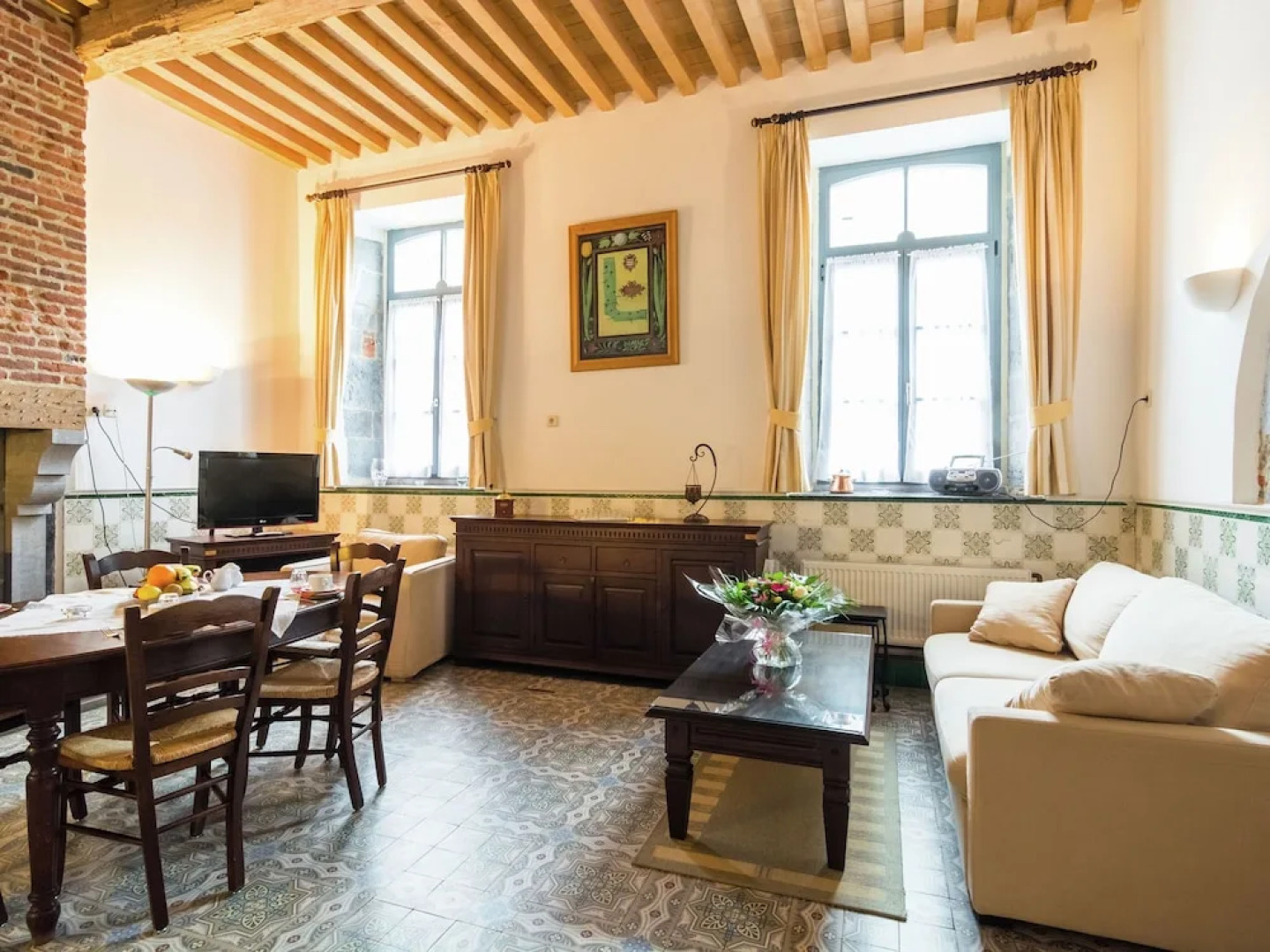 Beautiful Building, With Separate Apartments, Perfect for Family Celebrations