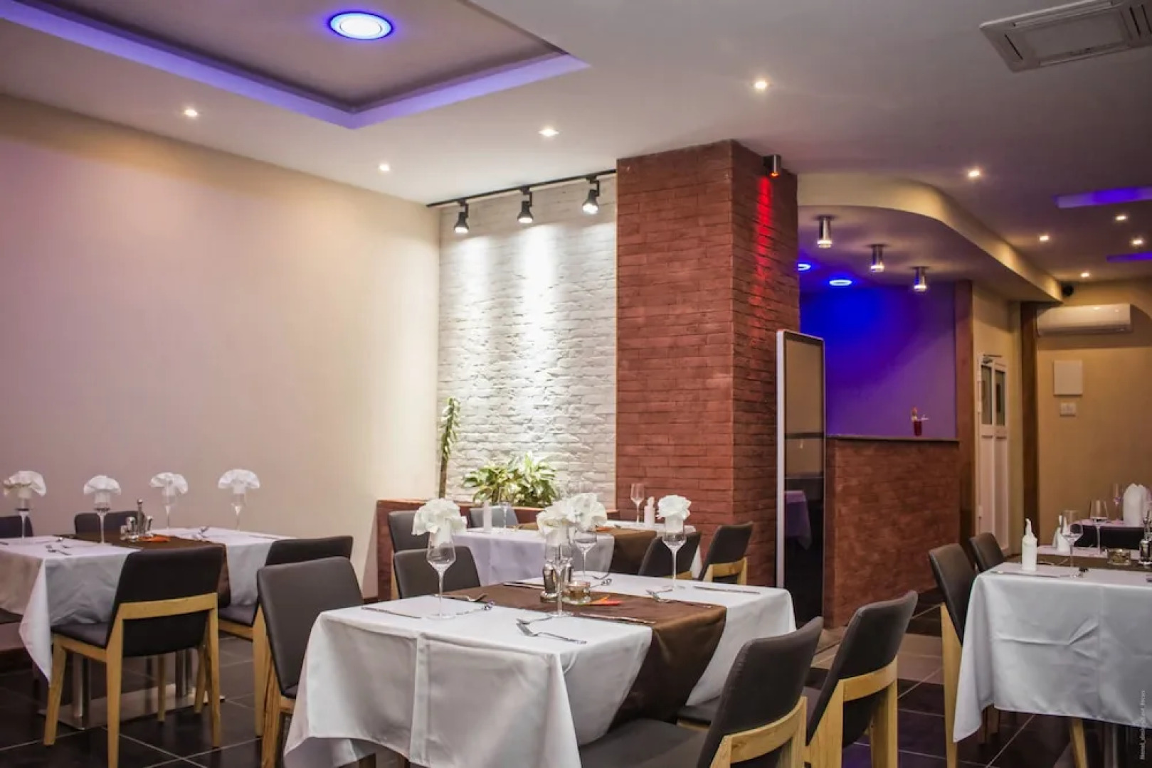 The Streamliner Hotel Apartment