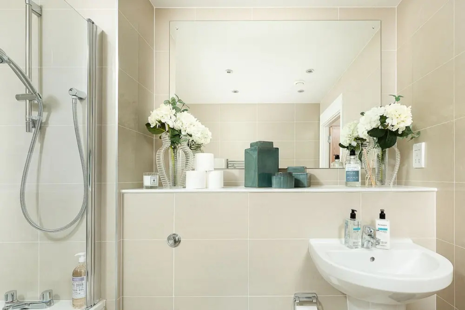 Price & Weeks - Winchester Suite (with Parking)