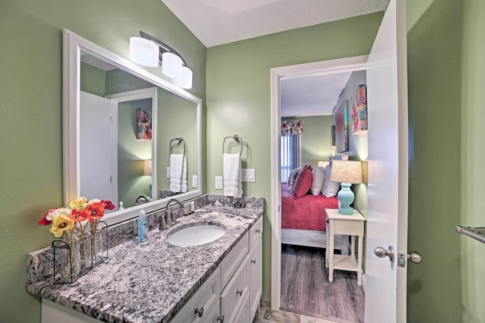 Cozy Missouri Condo ~ 2 Mi to Silver Dollar City!