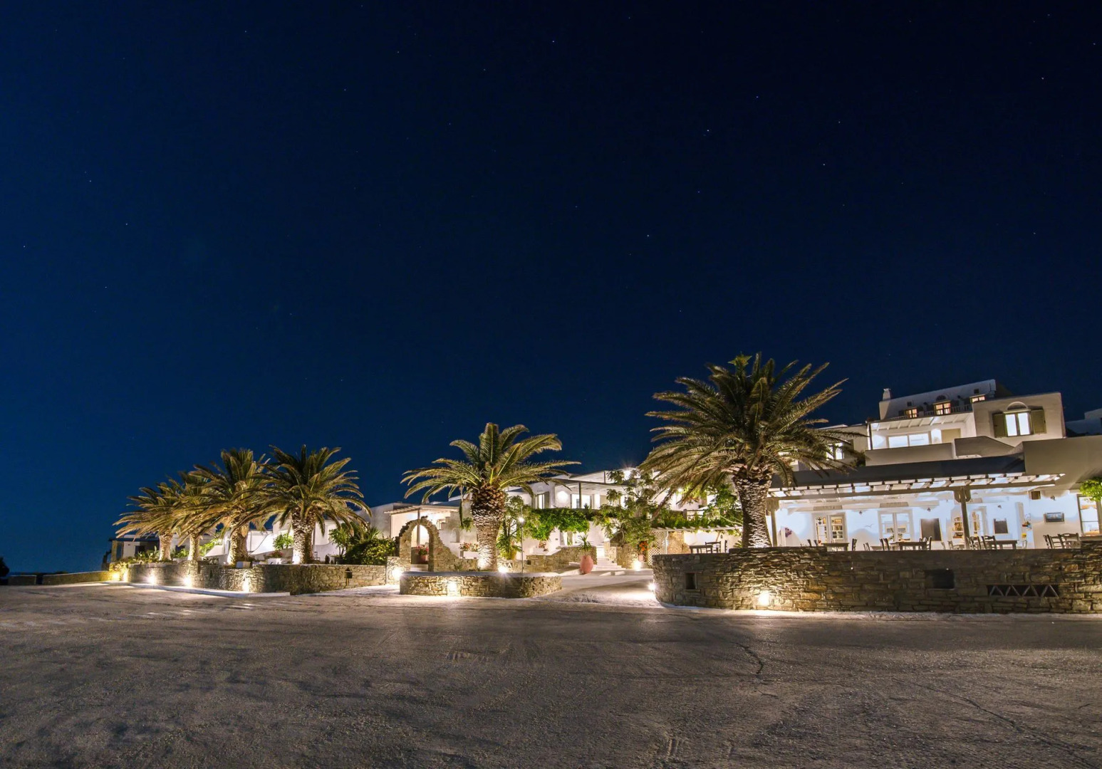 Cavos Studios & Appartements