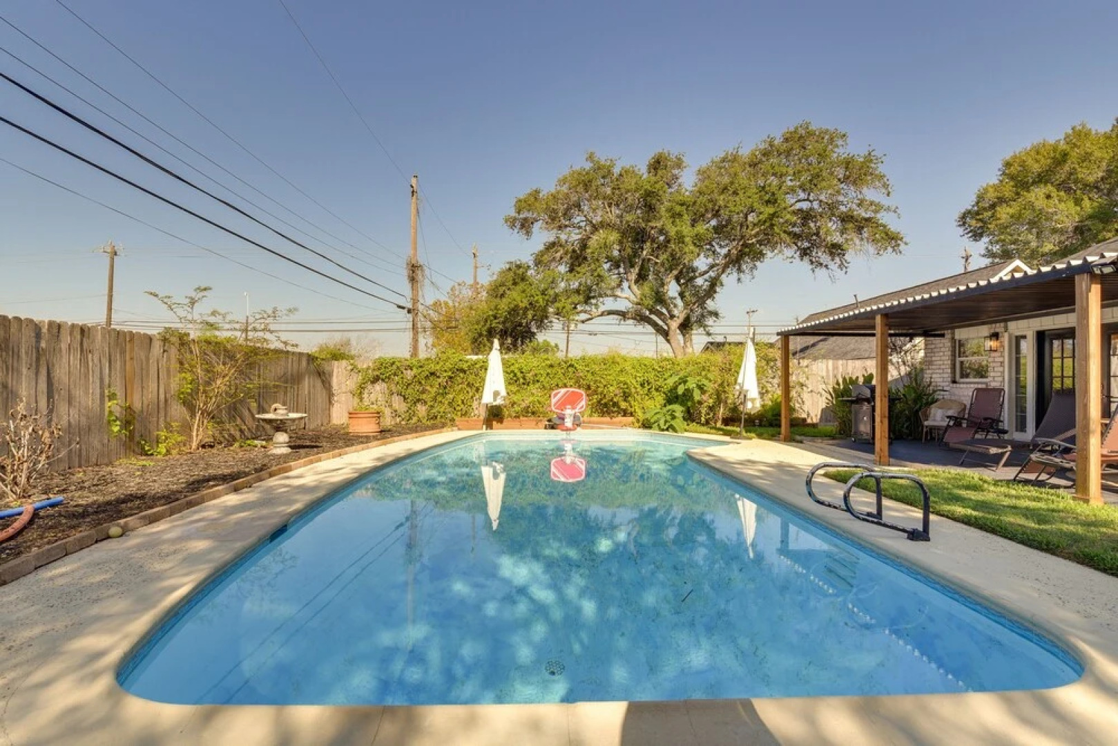 Central Seabrook Home: Pool ~ 2 Mi to Nasa Center!