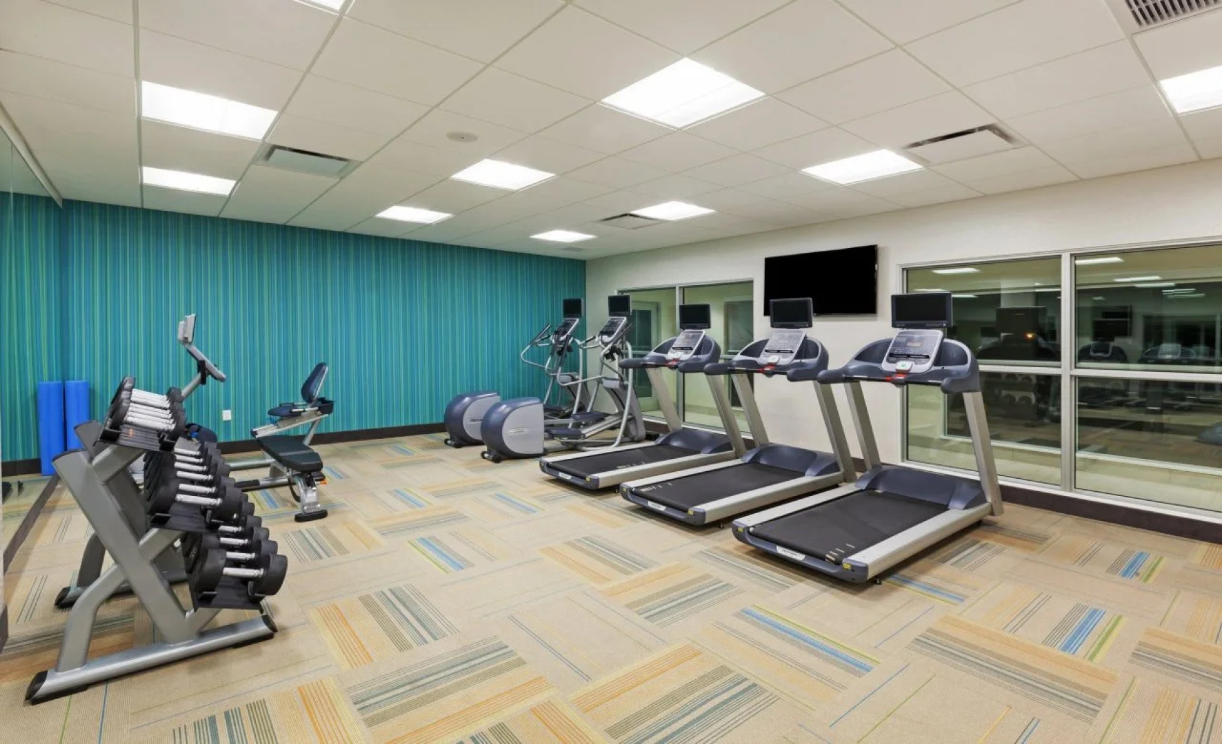 Holiday Inn Express & Suites Lenexa - Overland Park Area by IHG