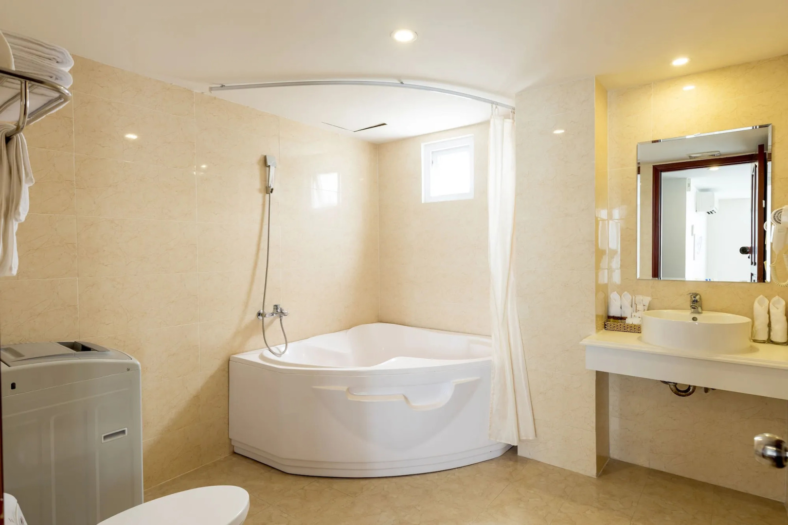 Paris Nha Trang Hotel & Apartment