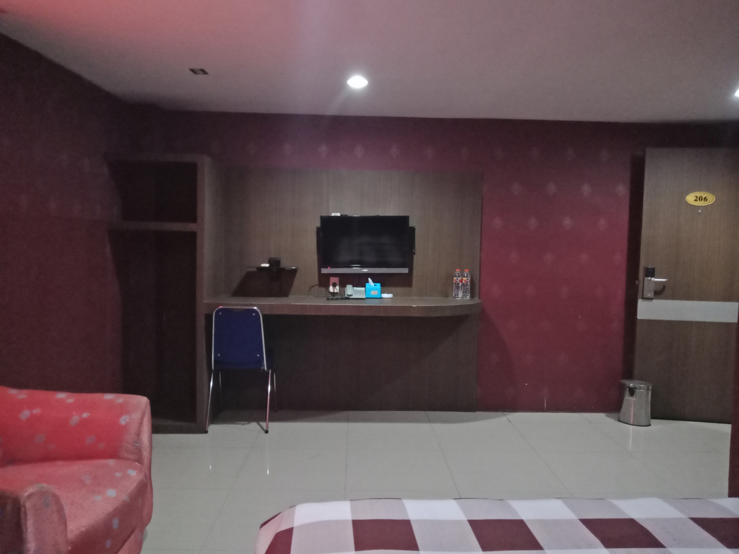 OYO 2574 Z Suites Hotel