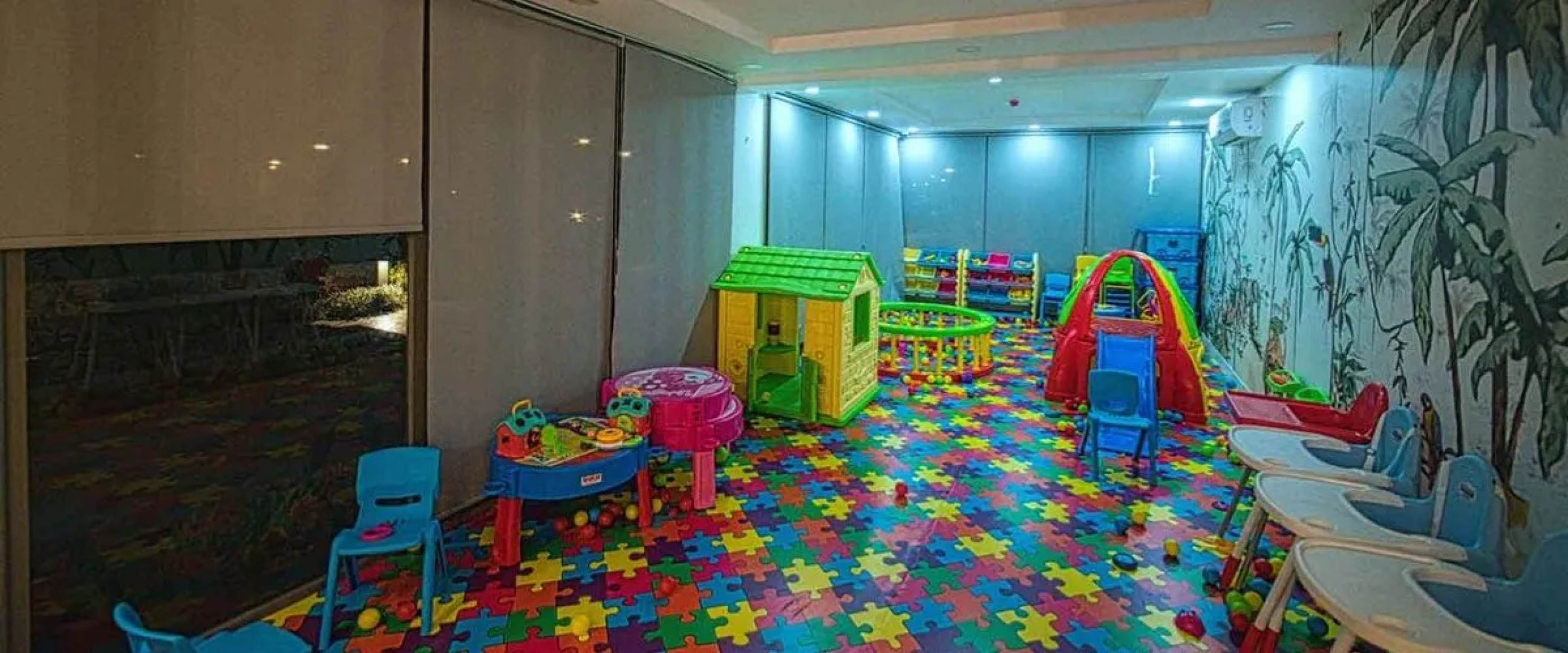 Four Seasons Life Official