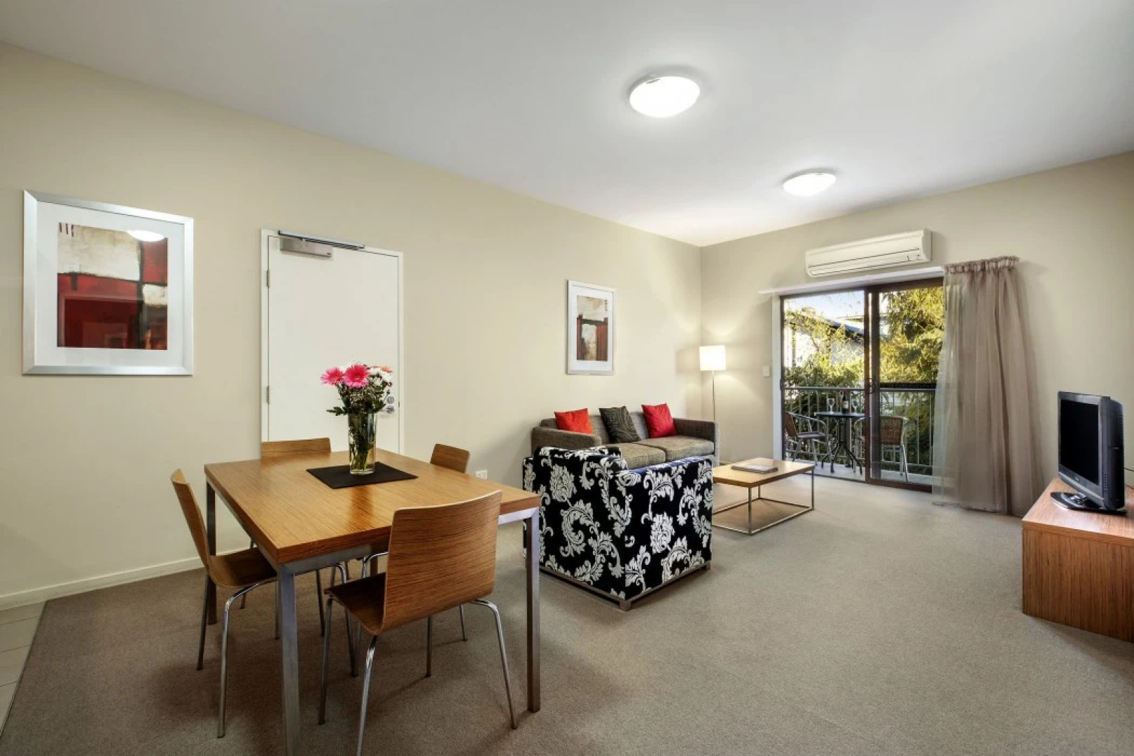 Gladstone Downtown Central Apartment Hotel