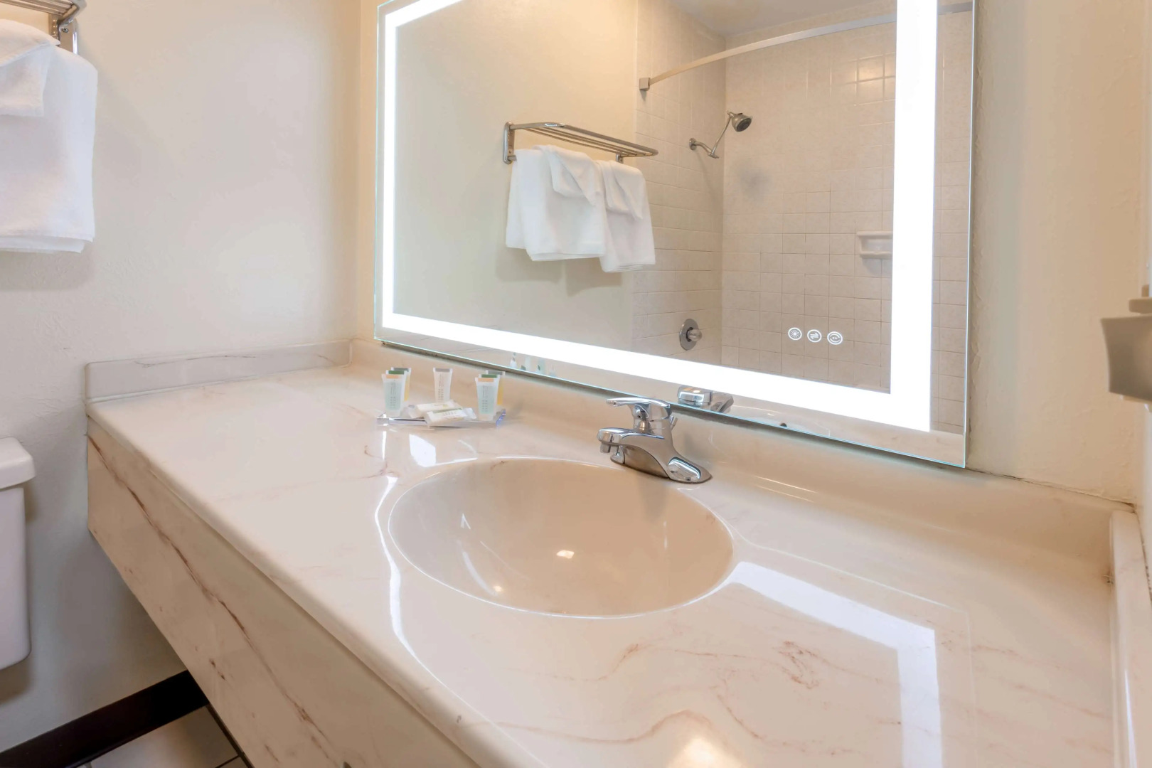 Super 8 by Wyndham Wooster