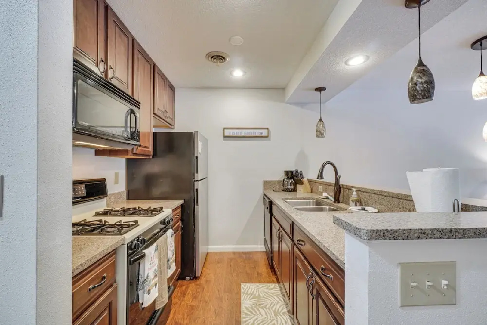 Lakefront Crossville Condo - Fish, Boat & Golf!