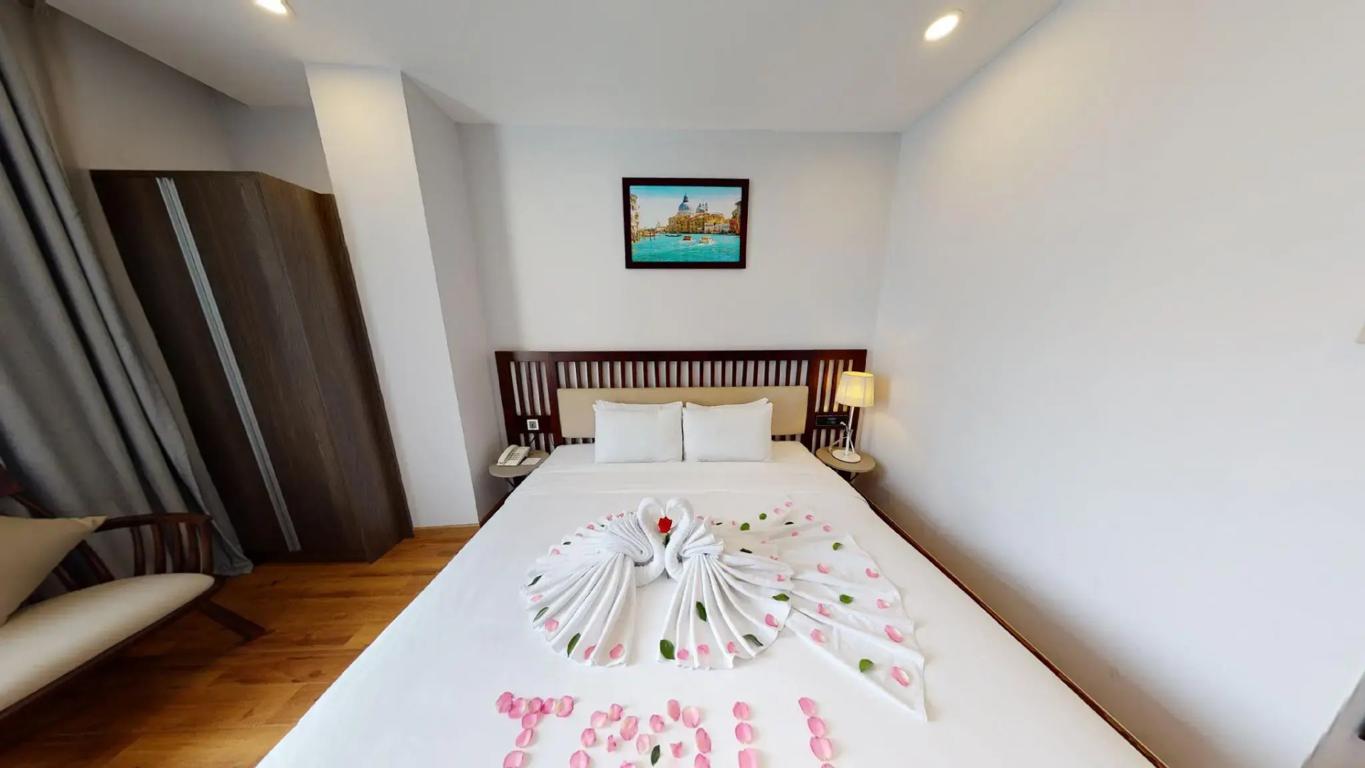 Happy Life Grand Hotel & Sky Bar