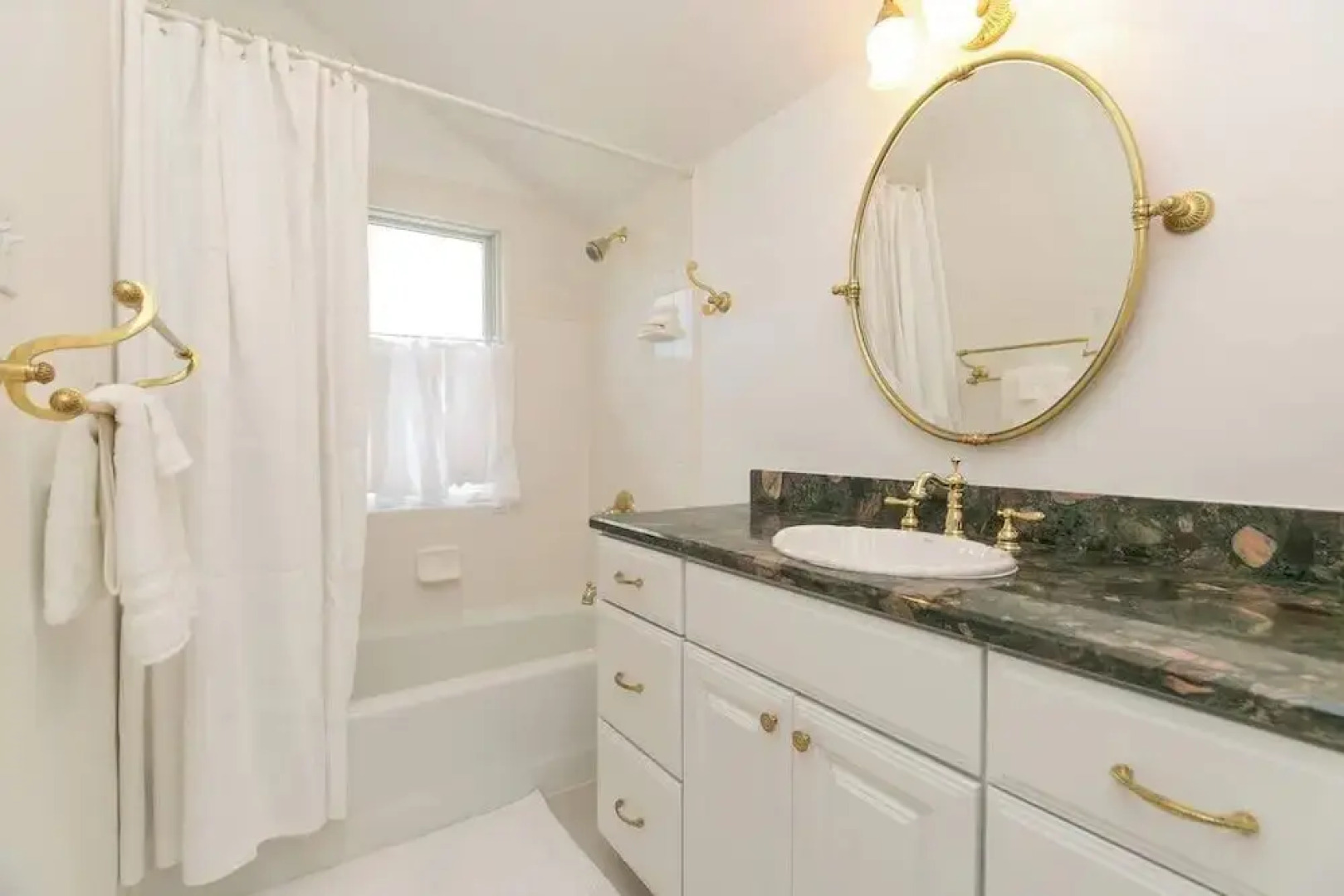 Spicewood Lodge W/pool, Hottub