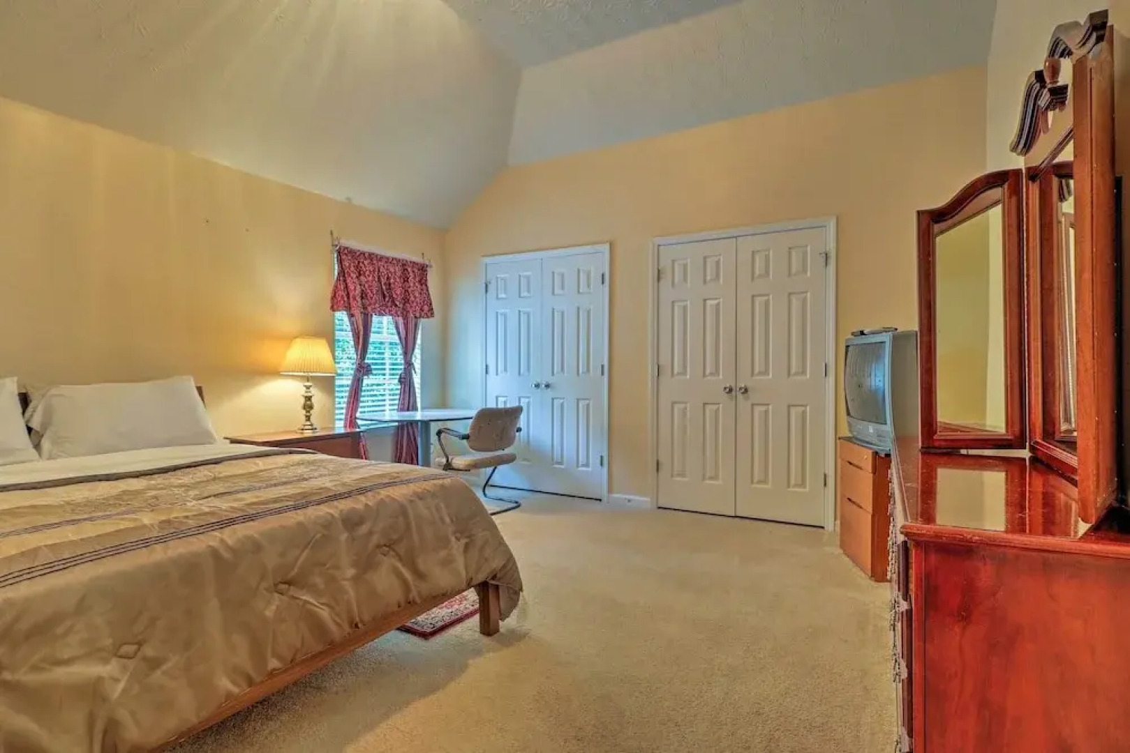 Suburban Atlanta Vacation Home - 20 Mi to Downtown