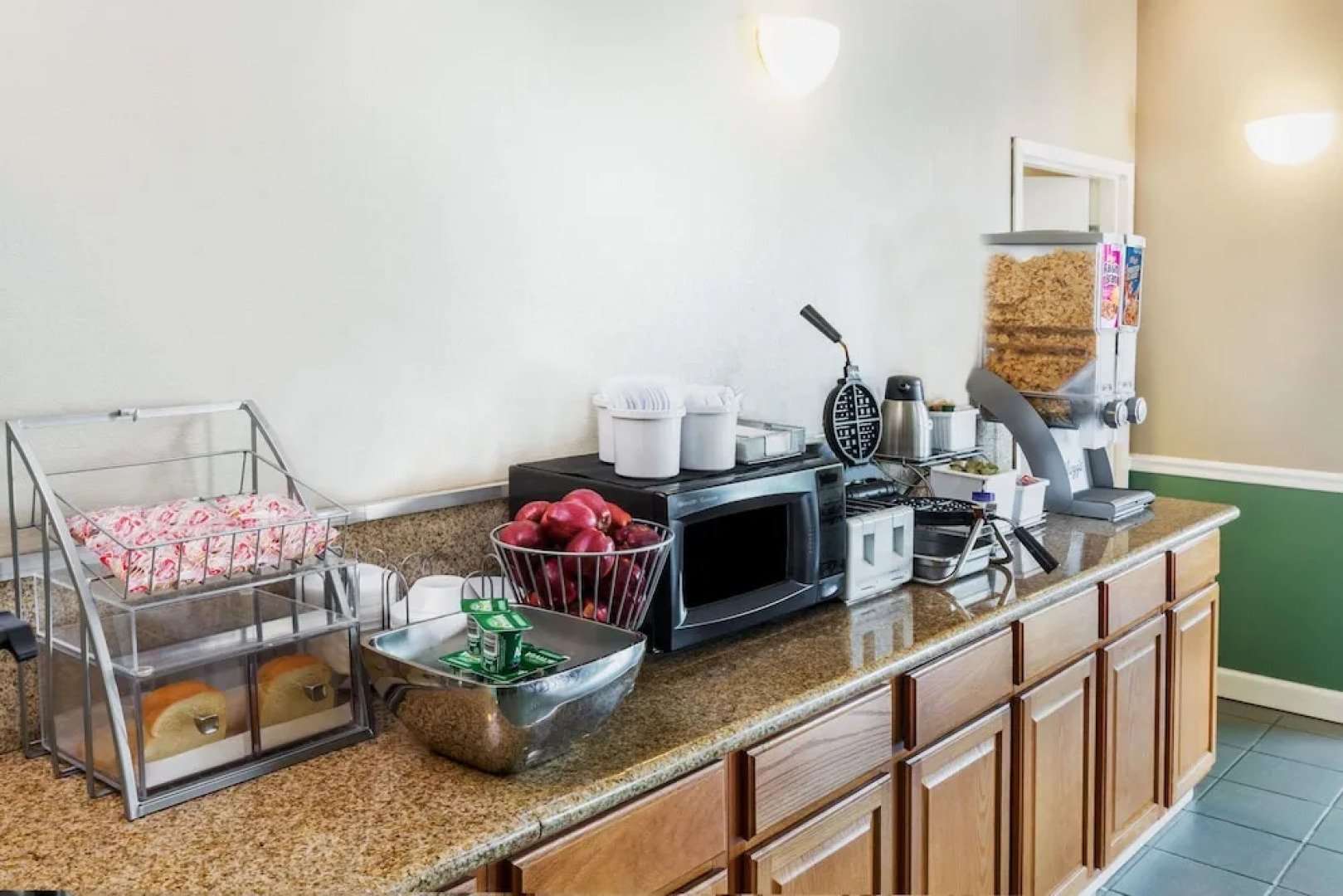 Super 8 Madison/Ridgeland Area