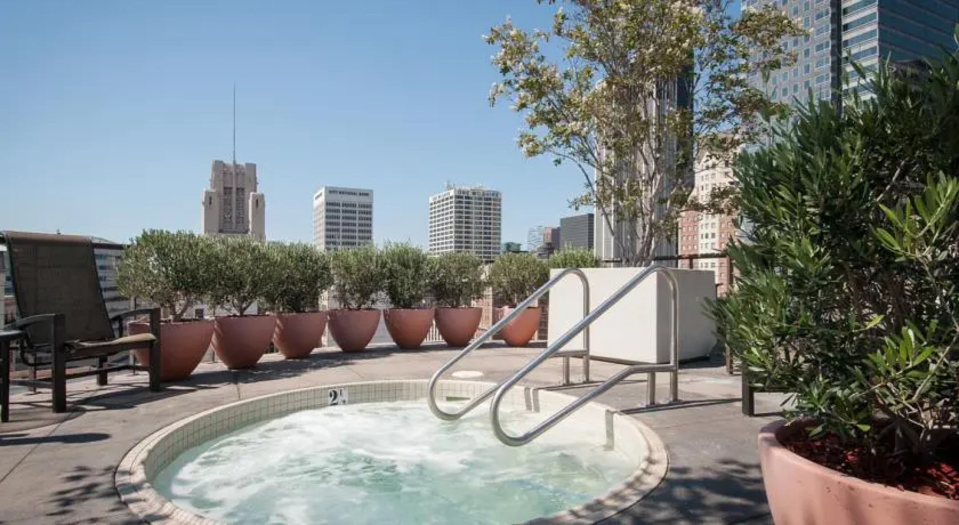 Sunshine Suites At 417