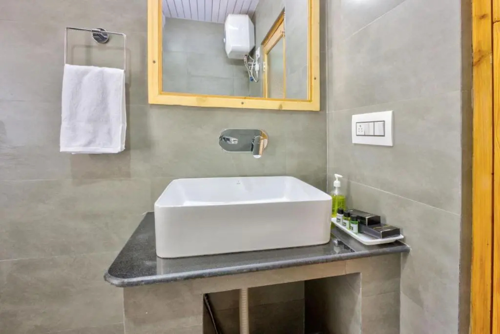 Doris Mountain Cabins Tirthan